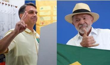 Lula y Flávio Bolsonaro salen a la calle en la última pulseada antes de las elecciones en Brasil