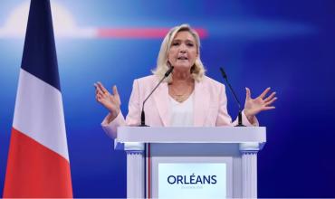 Marine Le Pen lanzó su campaña a las presidenciales de 2027 con la promesa de un “renacimiento” de Francia