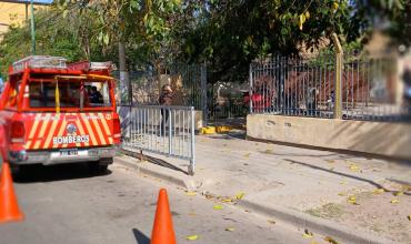 Un operario sufrió una descarga eléctrica y cayó desde el techo de una escuela en La Rioja