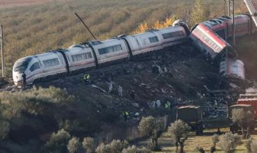 Polémica en España: crece la incertidumbre por la cifra de muertos tras el choque de trenes