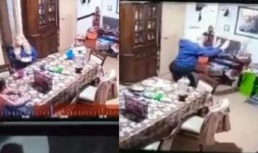 La policía de Rosario allanó una casa por error y dos niños debieron esconderse debajo de la mesa