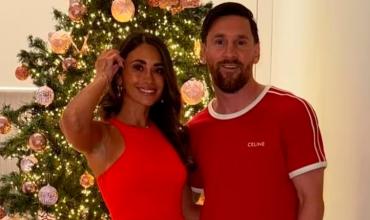 Antonela Roccuzzo deslumbró con su look para Navidad en la foto familiar junto a Leo Messi