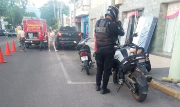 Fuerte choque entre camioneta y motocicleta