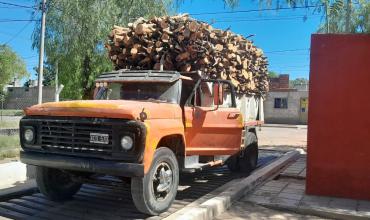 Secuestran cargamento de leña en Chepes por infracción a la Ley 13.273