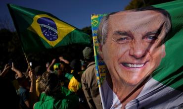 Jair Bolsonaro desafía las restricciones judiciales y enfrenta amenaza de prisión inmediata