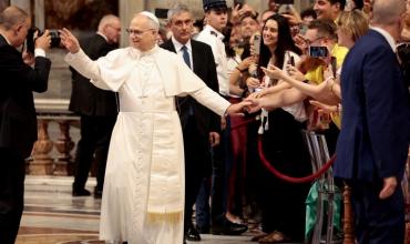 El papa León XIV convocó a influencers católicos para combatir las fake news y promover redes de comunión