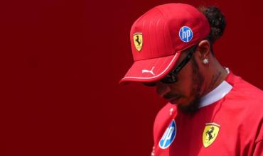 Alarmantes declaraciones de Lewis Hamilton tras otra mala clasificación con Ferrari: “Soy un inútil, necesitan cambiar de piloto”