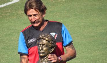 Un histórico entrenador del Ascenso se sumó a River