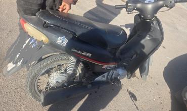 Chepes: Choque entre auto y moto en barrio YPF