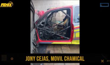 Chamical: Un auto de carrera se incendió por completo dentro de una vivienda