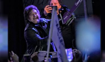 Javier Milei lanzó la campaña en Provincia con duros insultos a Kicillof: lo llamó "comunista enano"