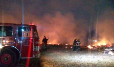 Controlan incendio de pastizales en la zona de la represa