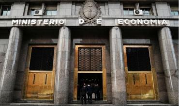El Gobierno reajusta el esquema monetario para absorber pesos y evitar tensiones con la inflación y el dólar