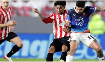 Estudiantes aguantó la ventaja de la ida ante Cerro Porteño y sin brillar se metió en cuartos de final