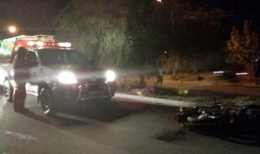 Un joven se encuentra en grave estado luego de colisionar contra una camioneta