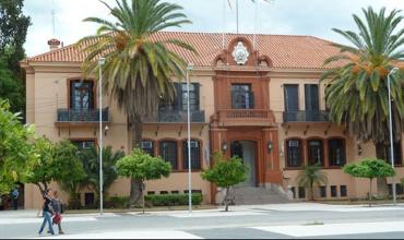 El gobierno provincial anunció un aumento de $5500 al sueldo de los empleados de la Administración Pública