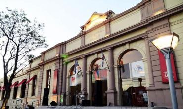 Sorprendieron una pareja manteniendo relaciones sexuales en un baño público