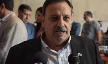Un colaborador del gobernador dio positivo para covid-19