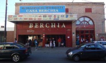 El supermercado Berchia cerrado durante el martes