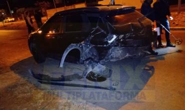 Increíble: policías borrachos chocaron contra el auto de un comisario