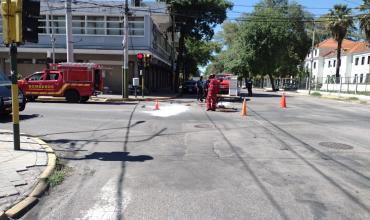 Limpian derrame de combustible en Avenidas Facundo Quiroga y Ortiz de Ocampo