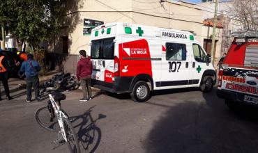 Automovilista colisionó una motociclista en el centro