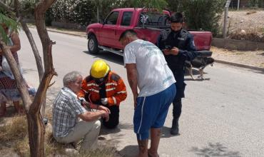 Circulaba en motocicleta con un niño de 11 años y chocó con una camioneta