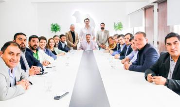 El gobernador les construyó oficinas para todos los intendentes en un hotel