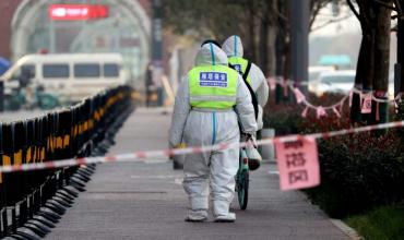 China: un aborto a las puertas de un hospital desata críticas contra las normas anticovid