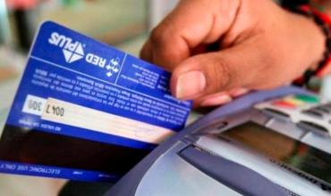 Pagos con Tarjeta de Débito: Los bancos deberán informar a AFIP compras desde $30 mil