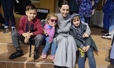 La visita sorpresa de Angelina Jolie a Lviv en plena invasión rusa a Ucrania