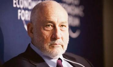 Joseph Stiglitz defendió a Guzmán: "Sus profundos principios le hicieron imposible seguir en el Gobierno"