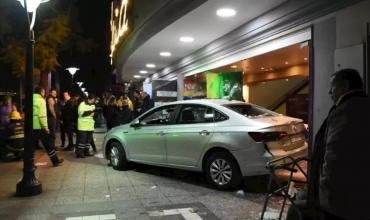 Mendoza: Continúa grave una de las personas atropelladas en la puerta del teatro 