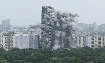 La espectacular demolición en 9 segundos de las “torres gemelas” de India tras un juicio de los vecinos