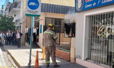 Evacuaron el Ministerio Público Fiscal por un incendio en la caja de electricidad  