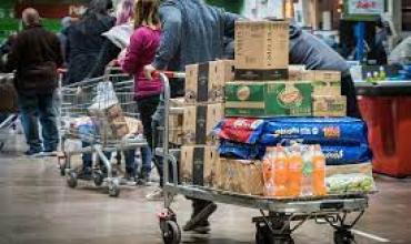 Entre 15 y 17 mil chilenos cruzan la frontera durante los fines de semana para comprar comida en Argentina