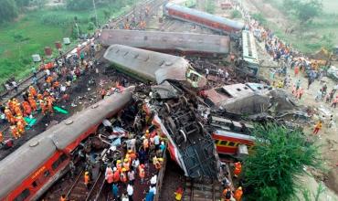 Se eleva a 288 el número de muertos en el peor accidente de tren del siglo XXI en la India