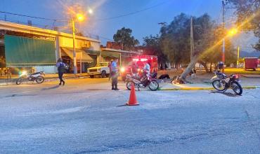 Dos motociclistas chocaron por Avenida San Nicolás de Bari