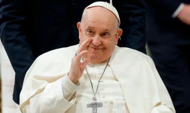 El Papa dijo que Ucrania debe levantar “la bandera blanca” de la negociación con Rusia y calificó a Israel y Hamas de “irresponsables”