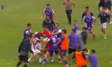 Batalla campal en el fútbol uruguayo: Incidentes tras el encuentro Defensor Sporting vs River Plate
