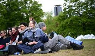 La policía de Berlín desalojó un campamento propalestino en jardín del Parlamento