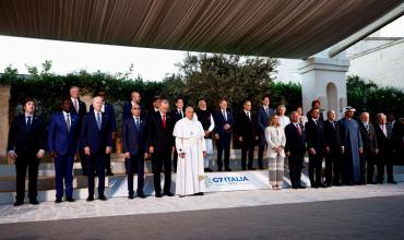 G7: Javier Milei y el papa Francisco posaron en la foto oficial del segundo día de la Cumbre