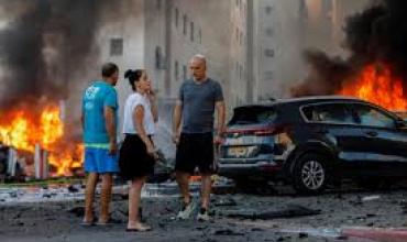Israel ataca Gaza, matando a decenas, mientras los combates continúan
