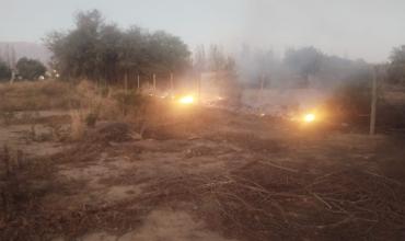 Chilecito: se incendiaron pastizales frente a la cancha de Anguinan 