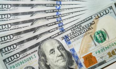 El dólar blue termina la semana al alza mientras los financieros quedan debajo de los $1.400