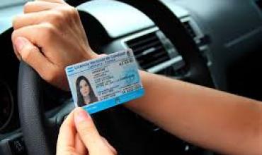 Proponen eliminar la renovación de la licencia de conducir no profesional 