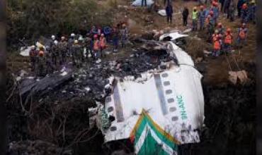 Tragedia en Nepal: se estrelló un avión y murieron 18 personas