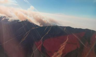  El incendio en el Cordón del Velasco sigue activo en el sector suroeste