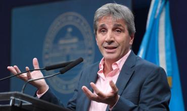 Caputo destacó que se pueden hacer facturas en dólares y se anticipó a un anuncio de una nueva tarjeta