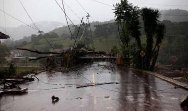 Brasil enfrenta una tormenta histórica: al menos ocho muertos y más de un millón de hogares sin luz